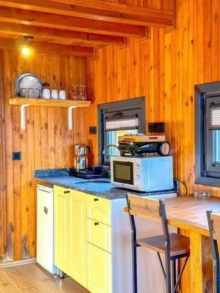 Jakuzili ve Havuzlu Bungalov