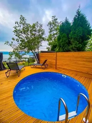 Jakuzili ve Havuzlu Bungalov