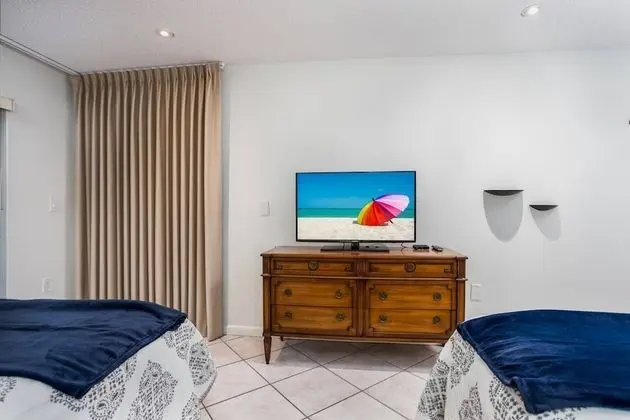 Daire (Siesta Dunes Modern First Floor End U)