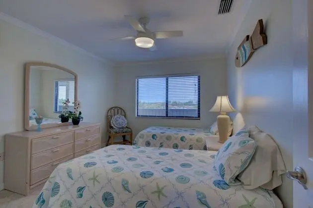 Daire (Siesta Dunes on Siesta Key)