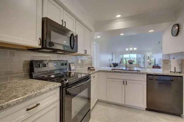 Daire (Siesta Dunes on Siesta Key)