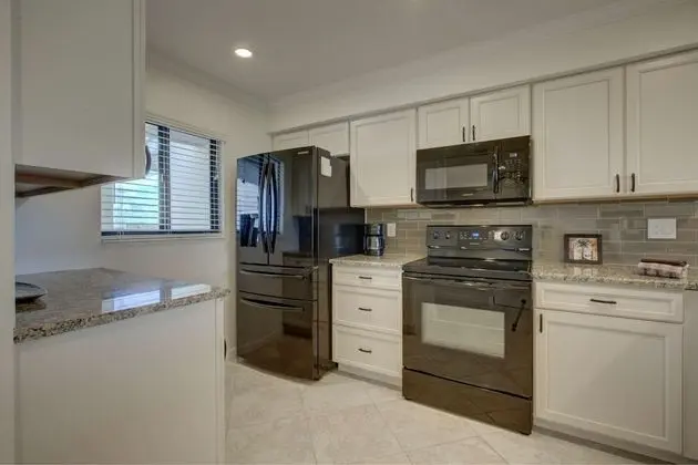 Daire (Siesta Dunes on Siesta Key)