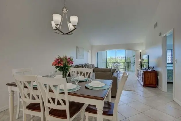 Daire (Siesta Dunes on Siesta Key)