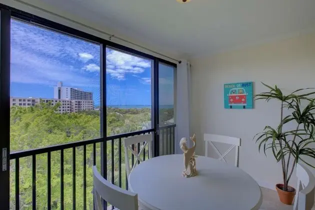 Daire (Siesta Dunes on Siesta Key)