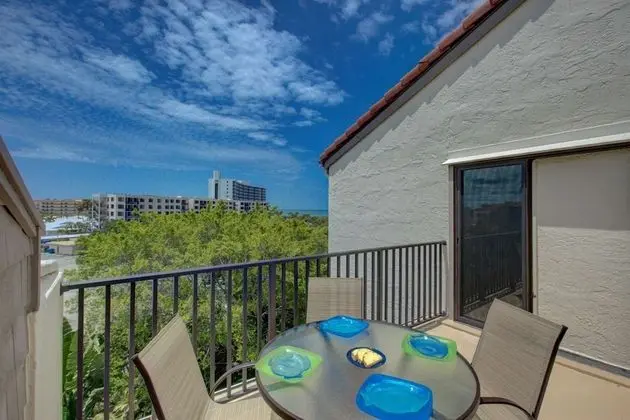 Daire (Siesta Dunes on Siesta Key)