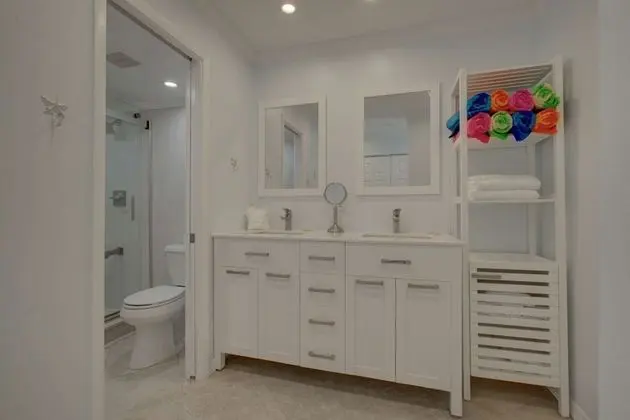Daire (Siesta Dunes on Siesta Key)