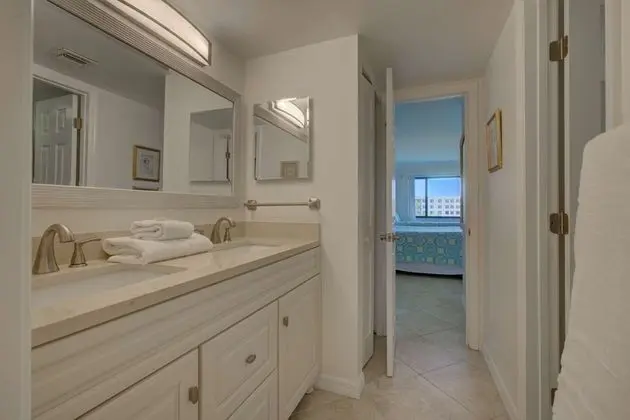 Daire (Siesta Dunes on Siesta Key)