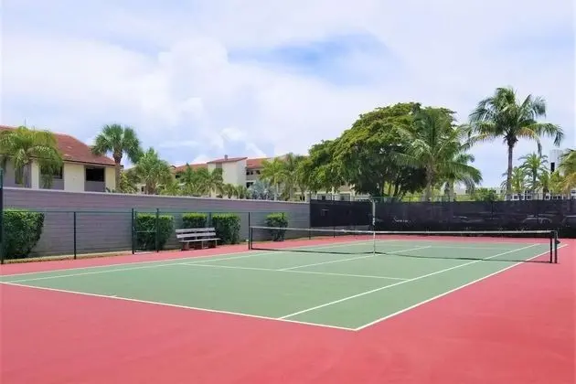 Daire (Siesta Dunes on Siesta Key)