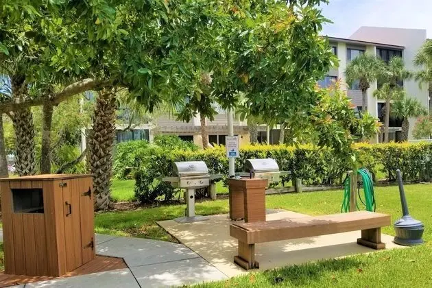 Daire (Siesta Dunes on Siesta Key)