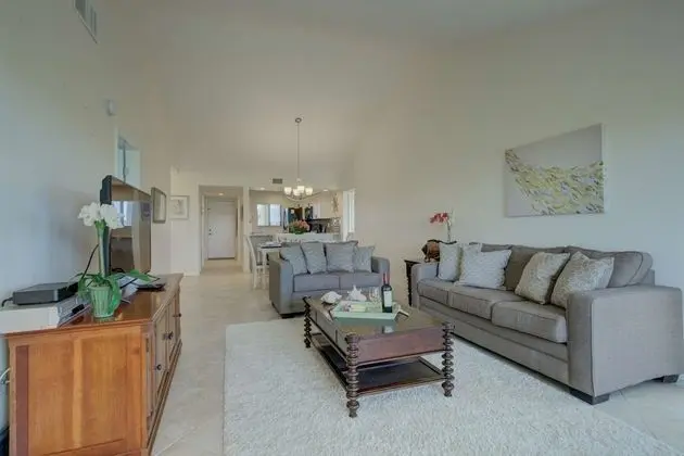 Daire (Siesta Dunes on Siesta Key)