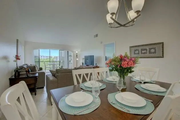 Daire (Siesta Dunes on Siesta Key)