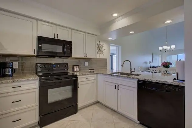 Daire (Siesta Dunes on Siesta Key)