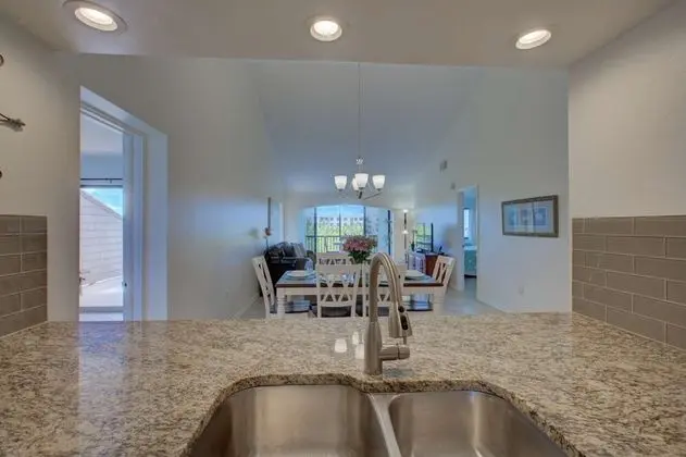 Daire (Siesta Dunes on Siesta Key)