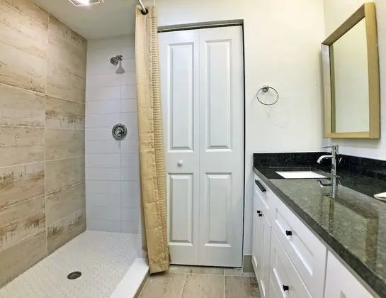 Ev, Göl Kenarı