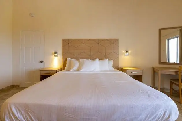 Hilltop Oceanview Suite
