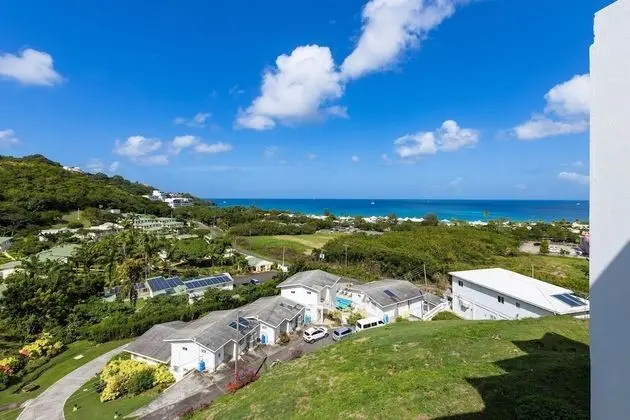 Hilltop Oceanview Suite