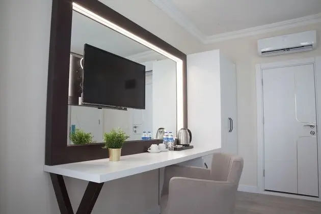 Standard Tek Büyük Yataklı Oda, Kısmi Deniz Manzaralı