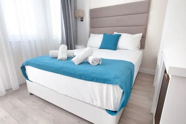 Standard Tek Büyük Yataklı Oda, Kısmi Deniz Manzaralı