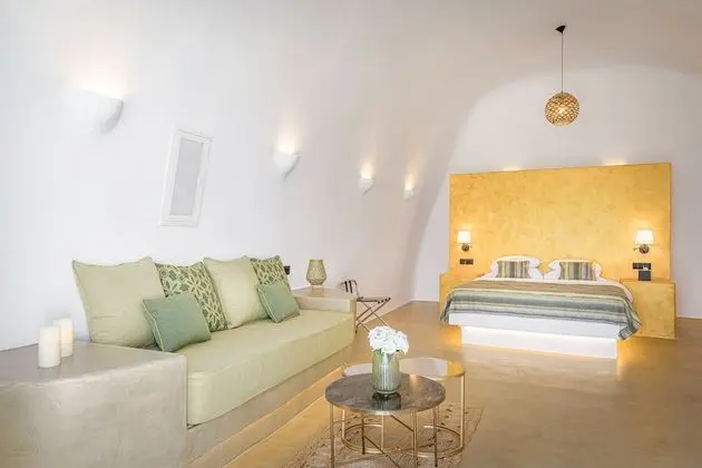 Superior Cave Suite with Private Pool & Sea View