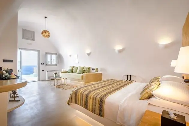 Superior Cave Suite with Private Pool & Sea View