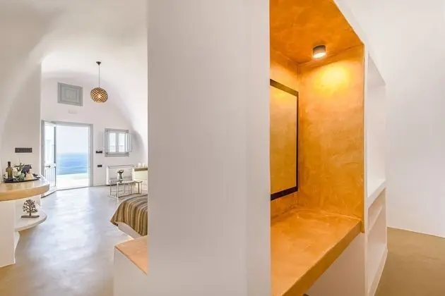 Superior Cave Suite with Private Pool & Sea View