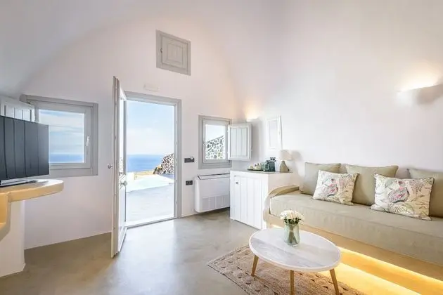 Superior Cave Suite with Private Pool & Sea View
