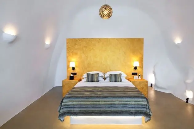 Superior Cave Suite with Private Pool & Sea View