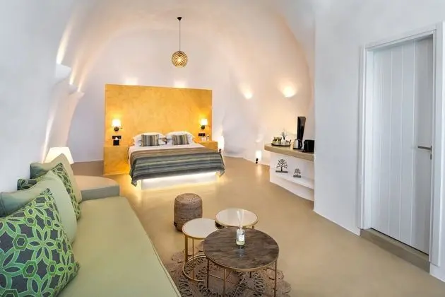 Superior Cave Suite with Private Pool & Sea View