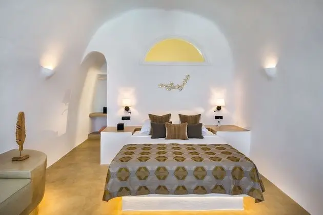 Superior Cave Suite with Private Pool & Sea View