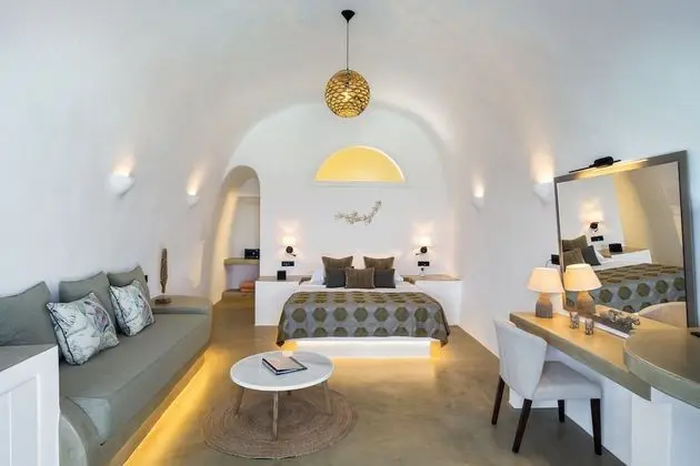 Superior Cave Suite with Private Pool & Sea View
