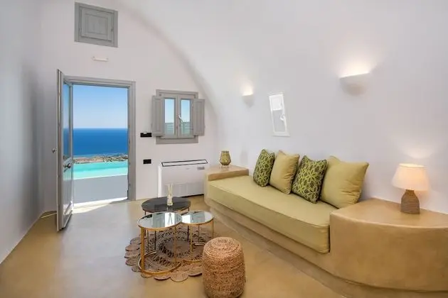 Superior Cave Suite with Private Pool & Sea View