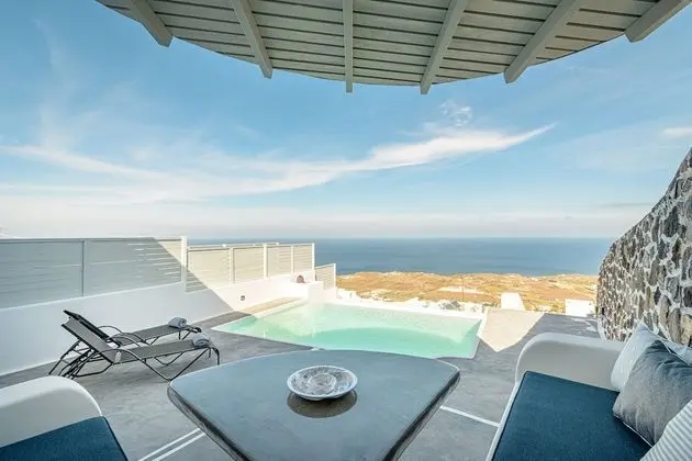 Superior Cave Suite with Private Pool & Sea View