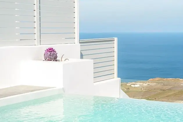Superior Cave Suite with Private Pool & Sea View