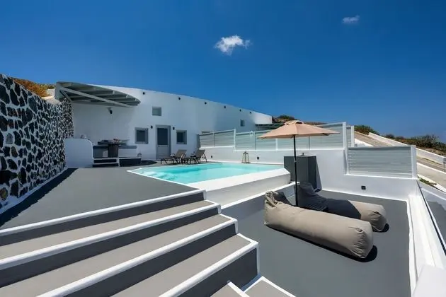 Superior Cave Suite with Private Pool & Sea View