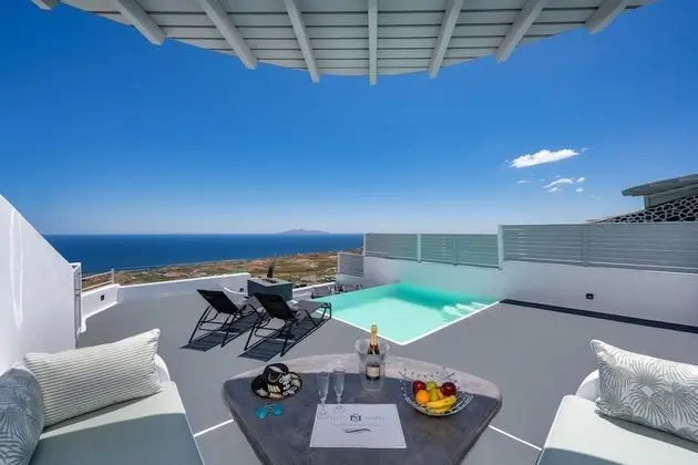 Superior Cave Suite with Private Pool & Sea View