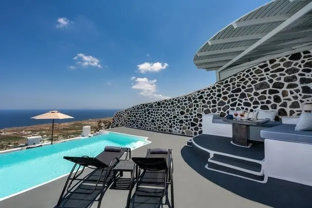 Superior Cave Suite with Private Pool & Sea View