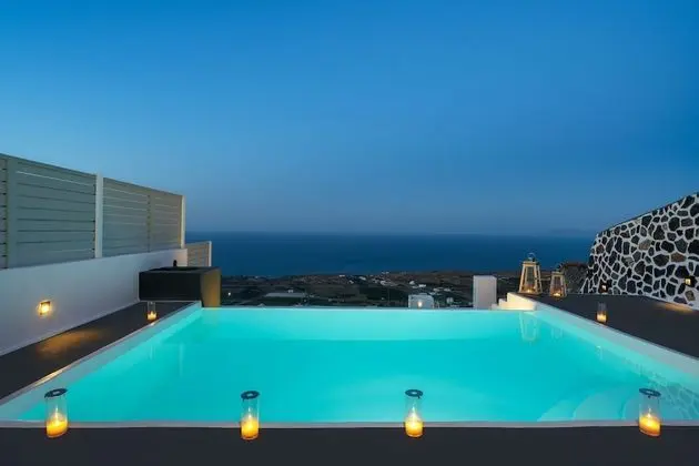 Superior Cave Suite with Private Pool & Sea View