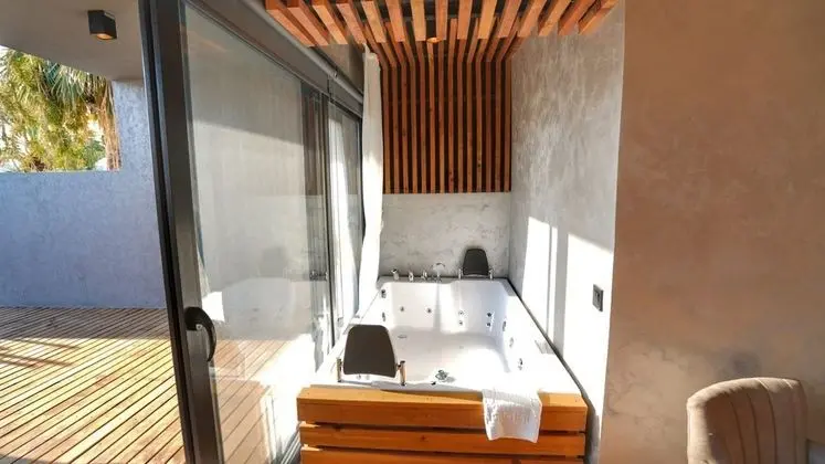 Junior Suit ,Jakuzili, Deniz Manzaralı, Teraslı