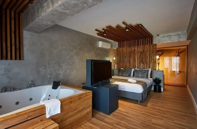 Suit,Deniz Manzaralı,Jakuzili,Teraslı