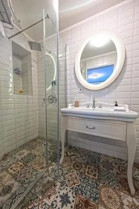 Aile Odası, Sokak Manzaralı