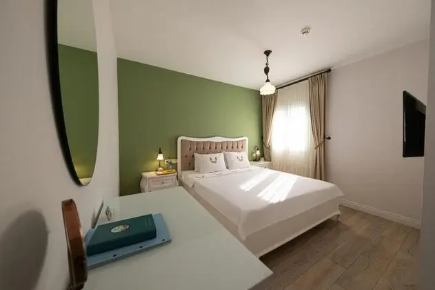 Elite Room, Sokak Manzaralı