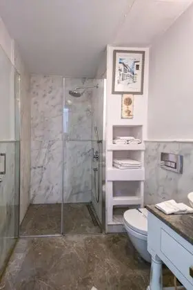 Elite Room, Sokak Manzaralı