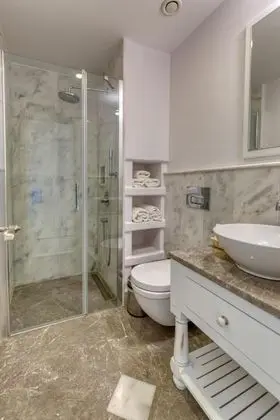 Lavanta Oda, Sokak Manzaralı