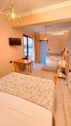 Deluxe Jakuzili Suite, Deniz ve Dağ Manzaralı, Jakuzili