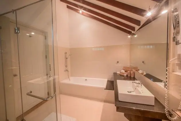 Deluxe Üç Kişilik Oda, 1 Yatak Odası, Özel Banyo, Bahçe Manzaralı