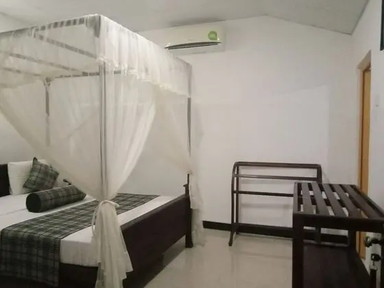 Tek Büyük Yataklı Oda, Özel Banyo, Zemin Kat (with A/C)