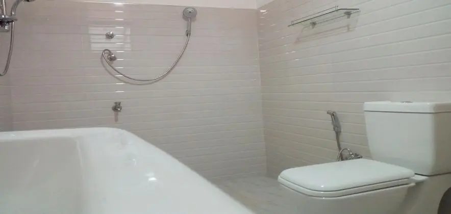 Tek Büyük Yataklı Oda, Özel Banyo, Zemin Kat (with A/C)