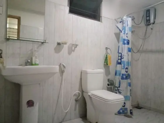 Tek Büyük Yataklı Oda, Özel Banyo, Zemin Kat (with A/C)