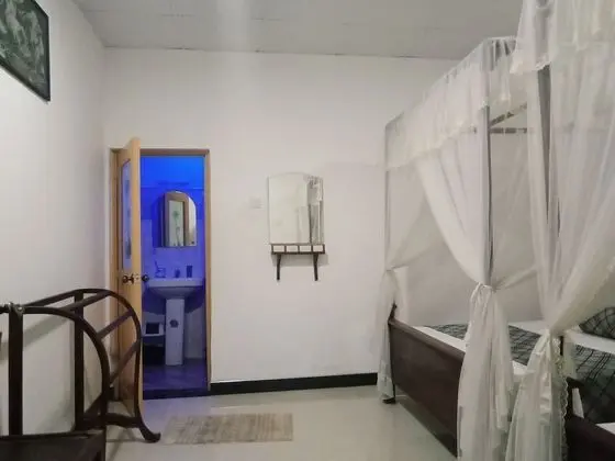 Üç Kişilik Oda, Özel Banyo, Zemin Kat (with A/C)