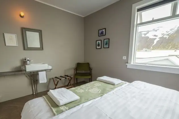 Tek Büyük Yataklı Oda, Ortak Banyo